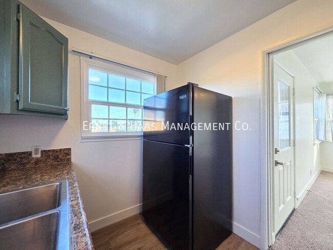 Building Photo - 244 1/2 E. 56th St.-