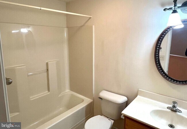 Building Photo - 2037 Powell Dr