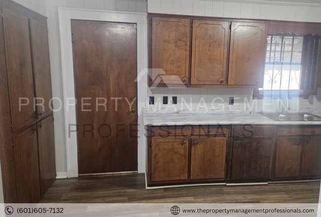 Building Photo - 2308 St. Charles-