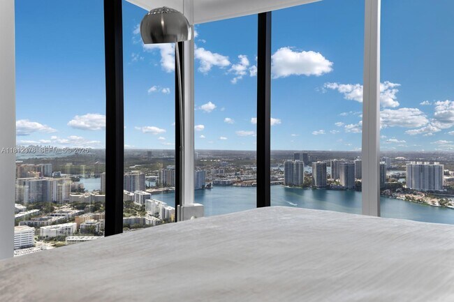 Building Photo - 18555 Collins Ave