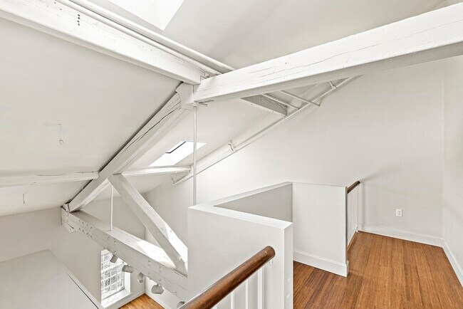 Building Photo - 33 3rd St