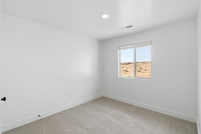 Building Photo - 5690 S Weehawken Ln