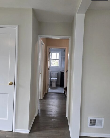 Building Photo - 38 Hartland St