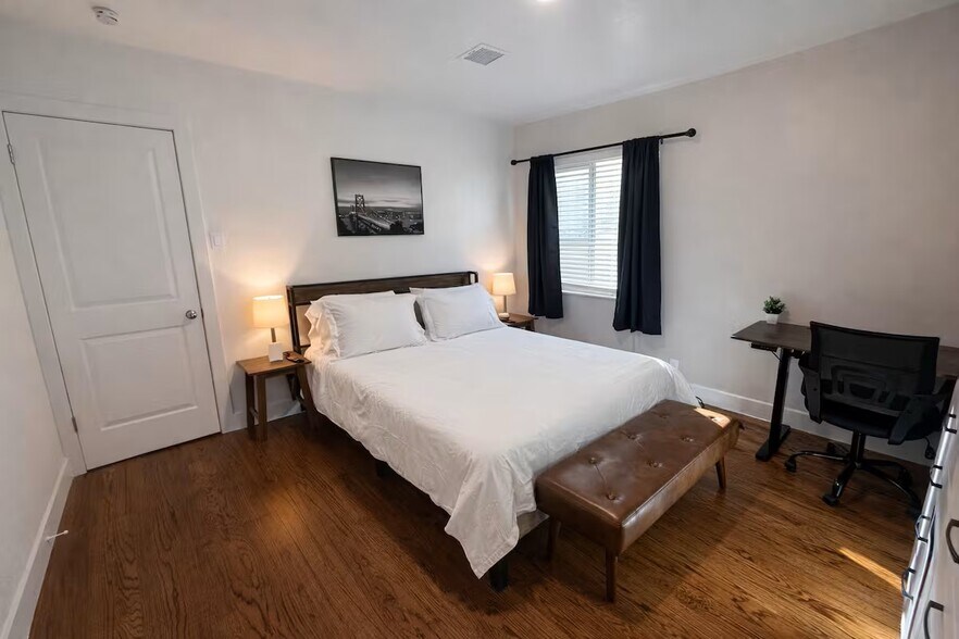 Building Photo - 3711 Nashville Ave