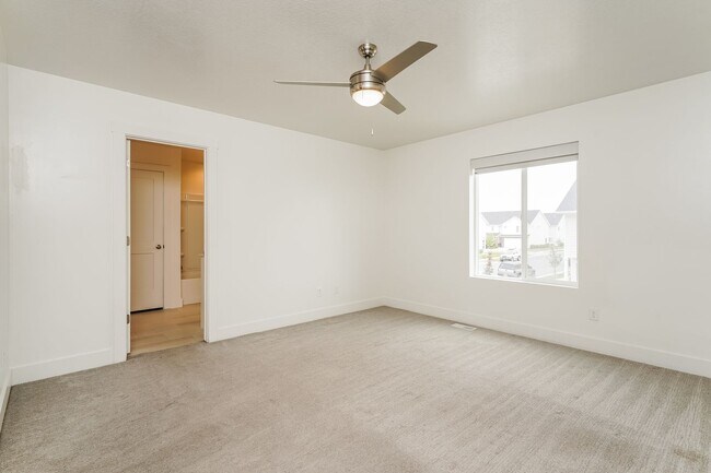 Building Photo - Beautiful 3 Bed, 2.5 Town Home! Available Now! See Our 3D Tour of This Property! Available NOW!