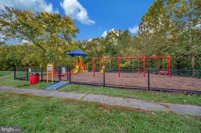 Building Photo - 3890 Mariposa Pl