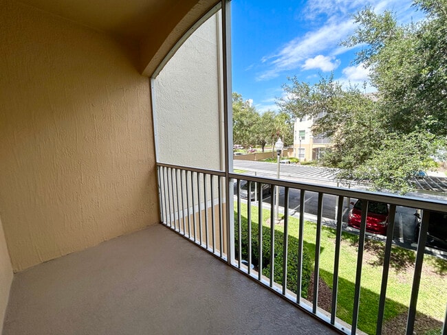 Building Photo - Spacious 2/2 Condo in Gated Orlando Commun...