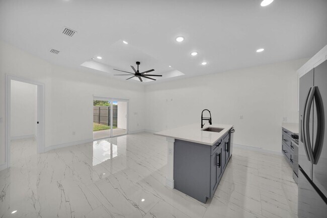 Building Photo - 125 Pennfield St