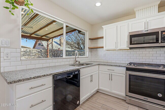 Building Photo - 5713 Creston Ave