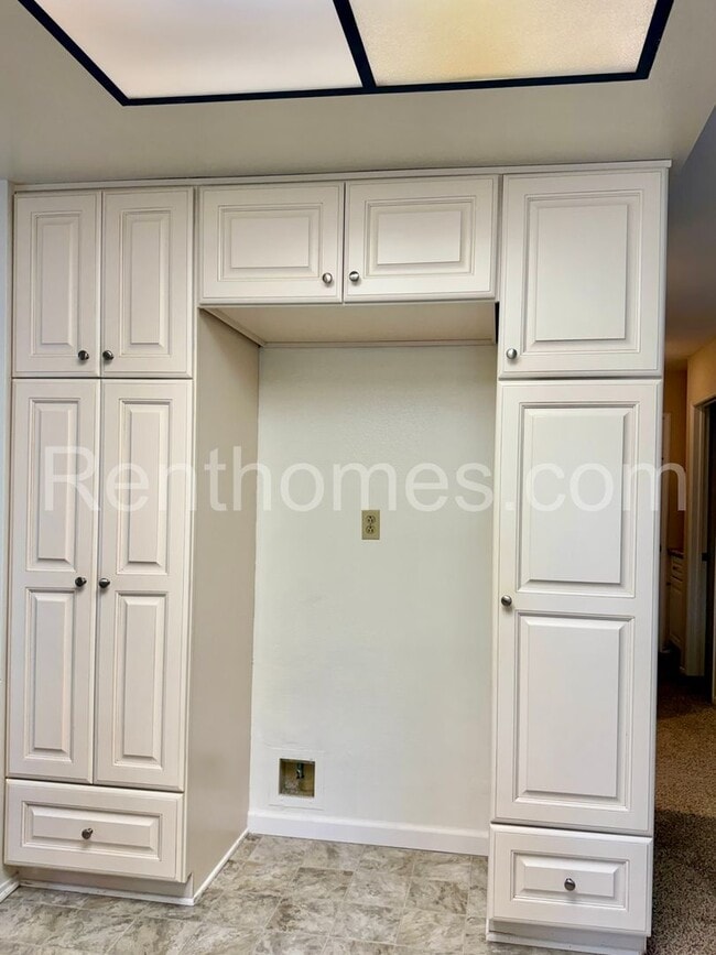 Building Photo - 13534 Longfellow Ln