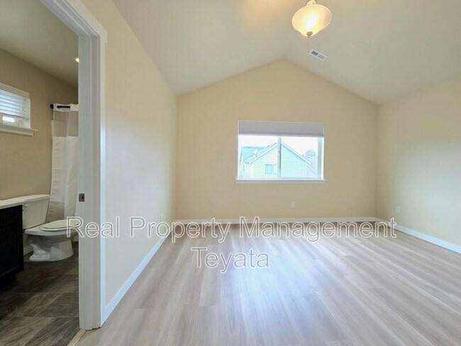 Building Photo - 4741 Parker St