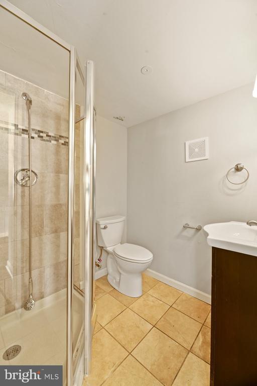 Building Photo - 240 Riverview Ave