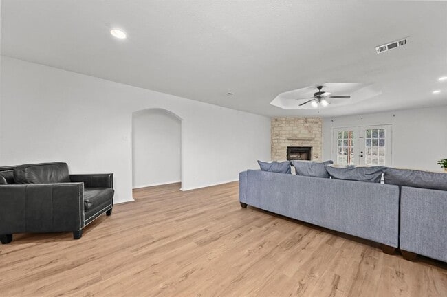 Building Photo - 1045 Hidden Hills Dr