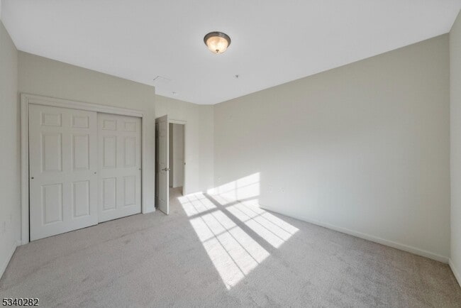 Building Photo - 56 Park Dr