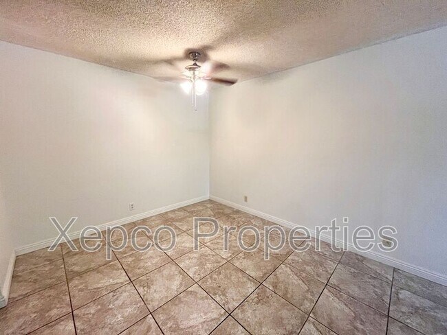 Building Photo - 2857 N Los Felices Rd