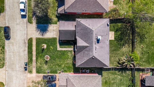 Building Photo - 5410 Linden Grove Ct