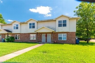 Building Photo - 230 Meadow Ct