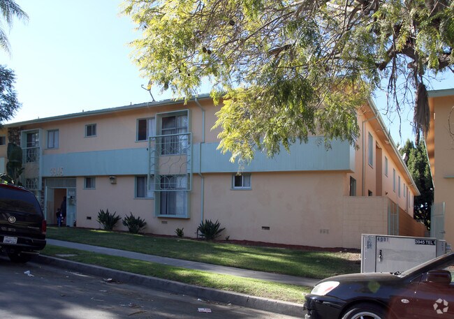 Building Photo - Buckingham Apartments
