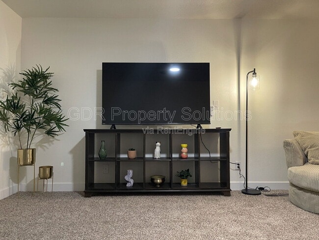 Building Photo - 520 Ortiz Dr NE