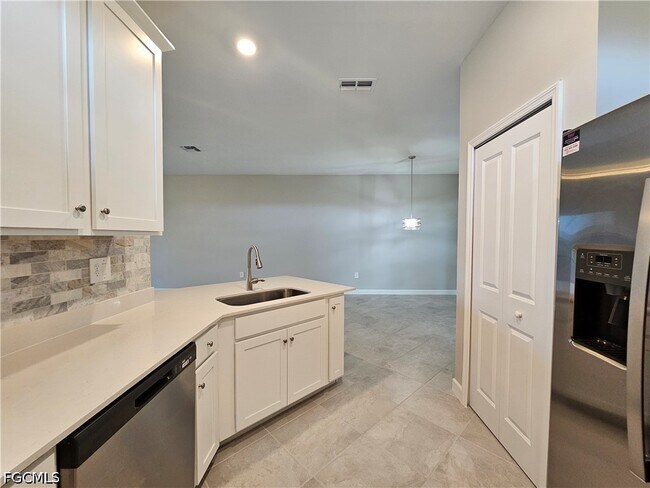 Building Photo - 20501 Hazelnut Ct S