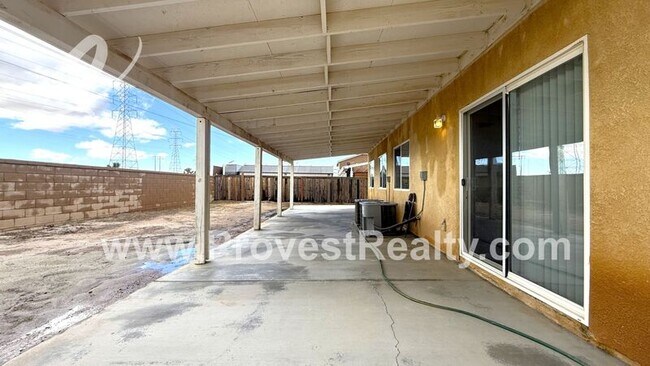 Building Photo - 9640 Peridot Ave