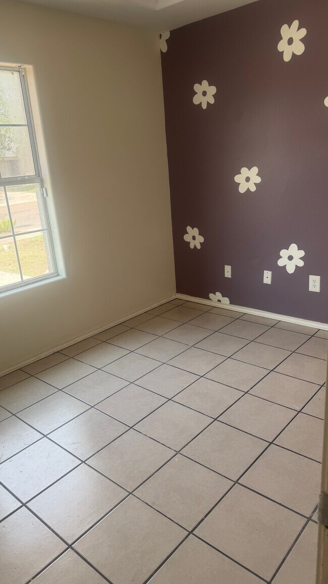 Building Photo - 9521 Kingbird Dr