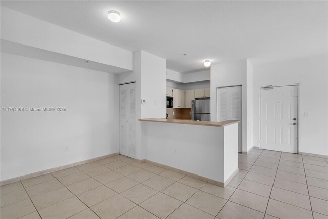 Building Photo - 7280 NW 114th Ave