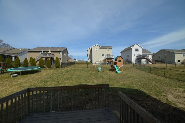 Building Photo - Desirable Brook Run Village Home!