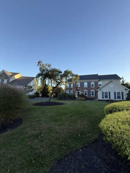 Front - 1006 Glendevon Dr
