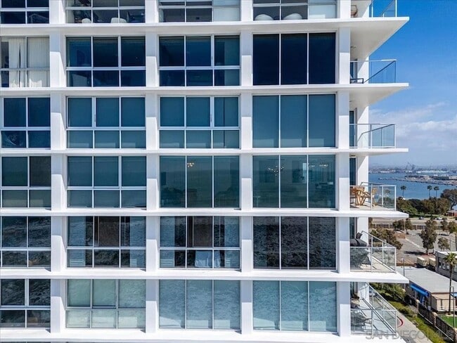 Building Photo - 1830 Avenida Del Mundo