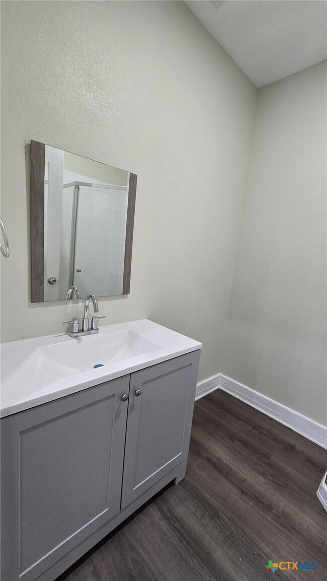 Building Photo - 305 Remuda Dr