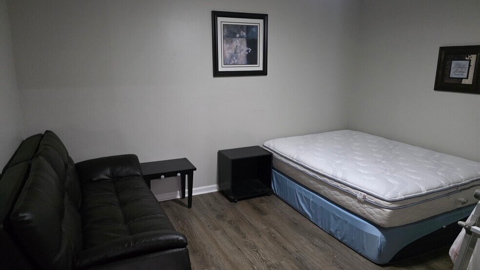 Building Photo - 1417 22nd Ave N