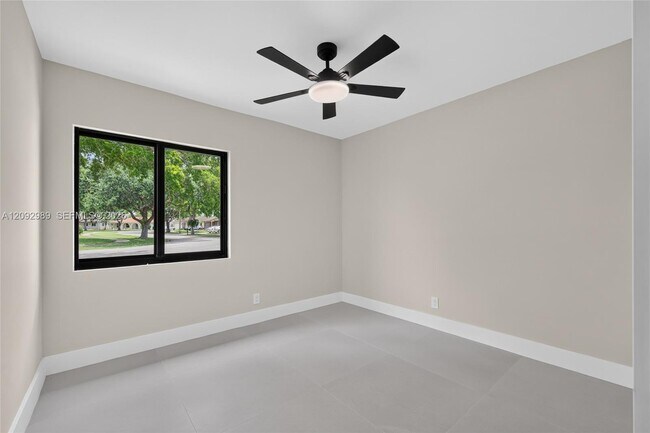 Building Photo - 8668 SW 50th St