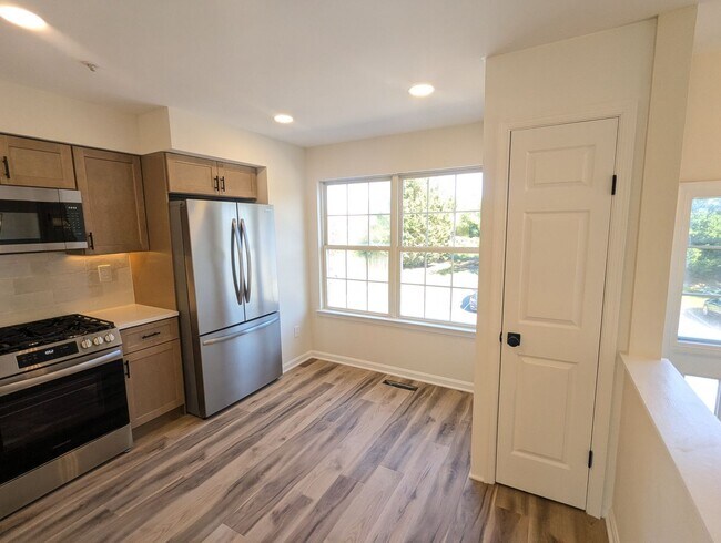 Building Photo - 7122 Collinsworth Pl