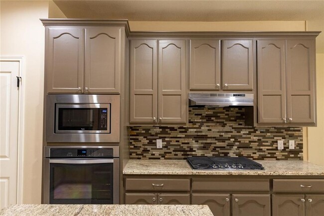 Building Photo - Stunning 4-Bedroom Single Family Home Just...