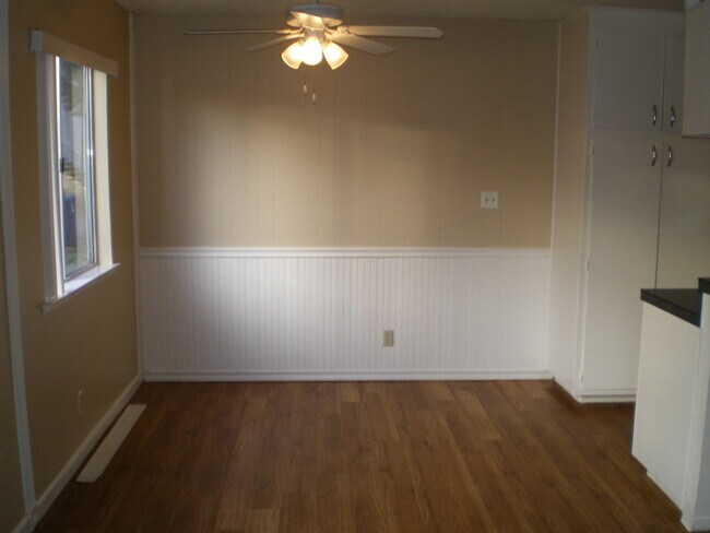 Building Photo - Great Looking 2bd / 1bth 2 Story Condo!