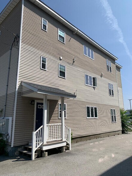 Building Photo - 539 Southbridge St