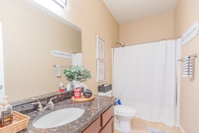 Building Photo - Conveniently located 3 Bedroom, 2 bath wit...