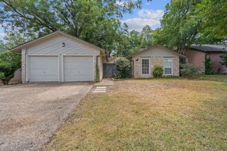 Building Photo - 10103 Woodland Village Dr