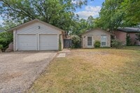 Building Photo - 10103 Woodland Village Dr