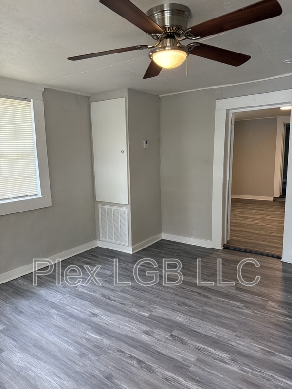 Building Photo - 622 Smoot St