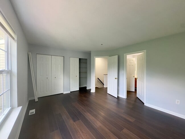 Building Photo - Charming 3 Bedroom/2 Bathroom Apartment in...