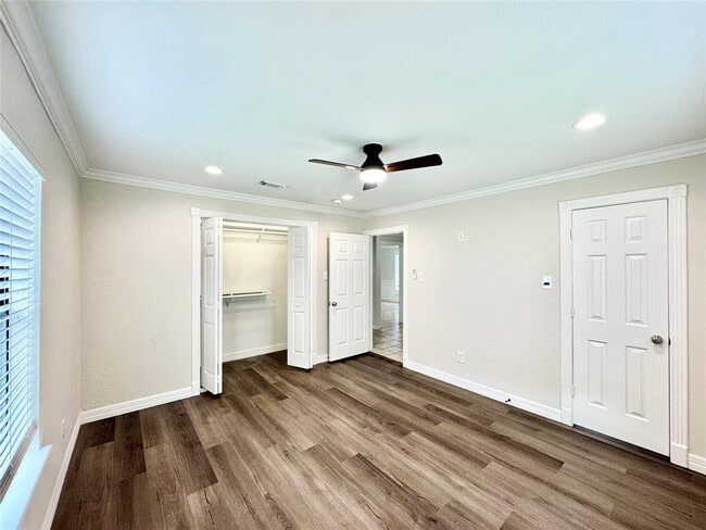Building Photo - 811 Adele St