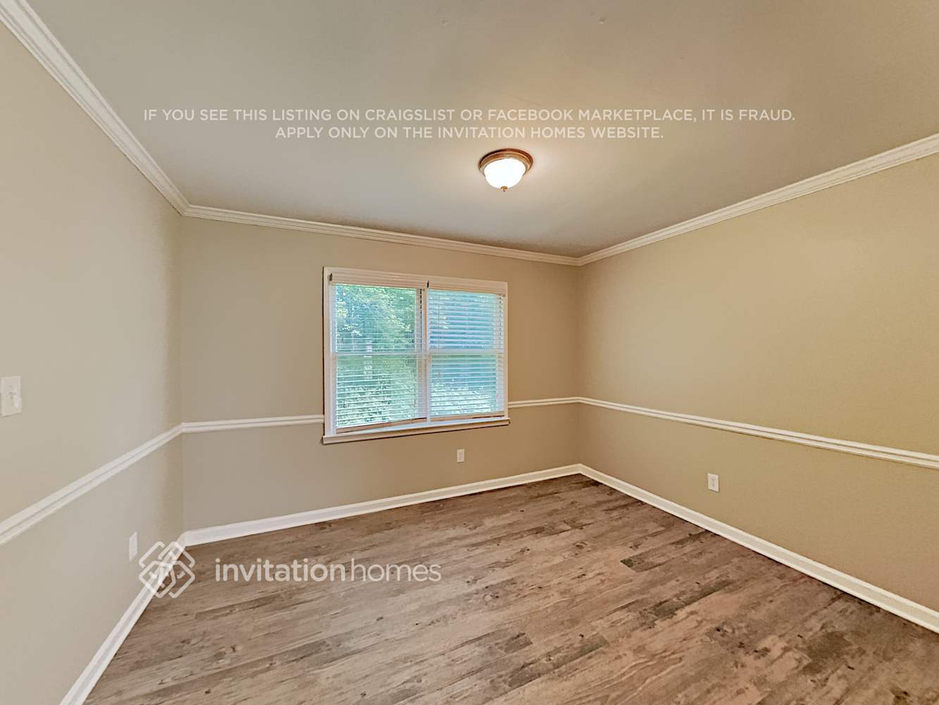 Building Photo - 10430 Meadow Crest Ln