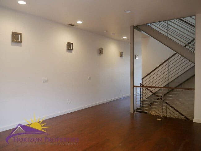 Building Photo - Modern Bright Three-story 3 Bed 2 Bath 1,400 Sqft Mansion Flats Designer Condo