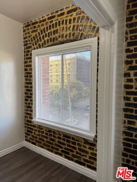 Building Photo - 738 S New Hampshire Ave