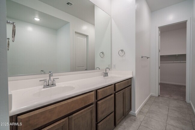 Building Photo - 14084 W Desert Flower Dr