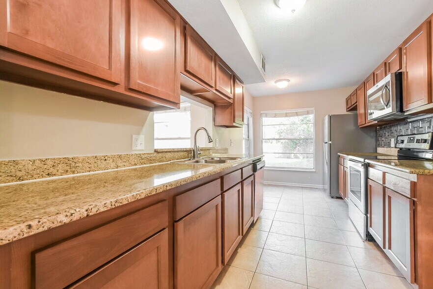 Building Photo - 713 Fenwick Dr