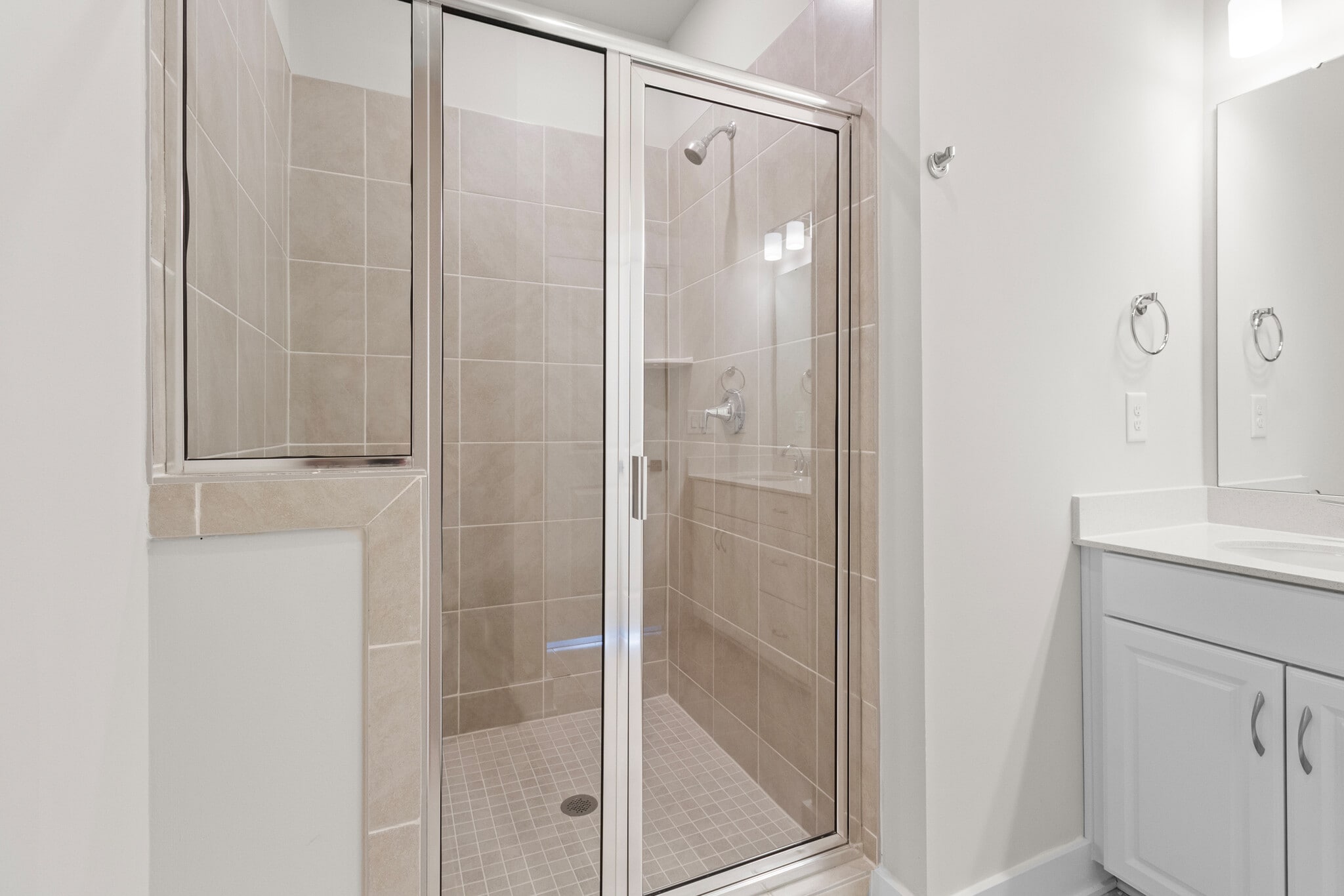 Primary Bath - 1011 Kokomo Ln