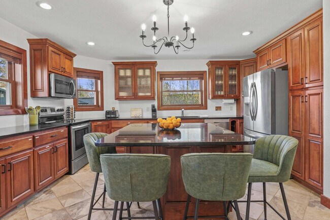 Building Photo - 924 Capital St